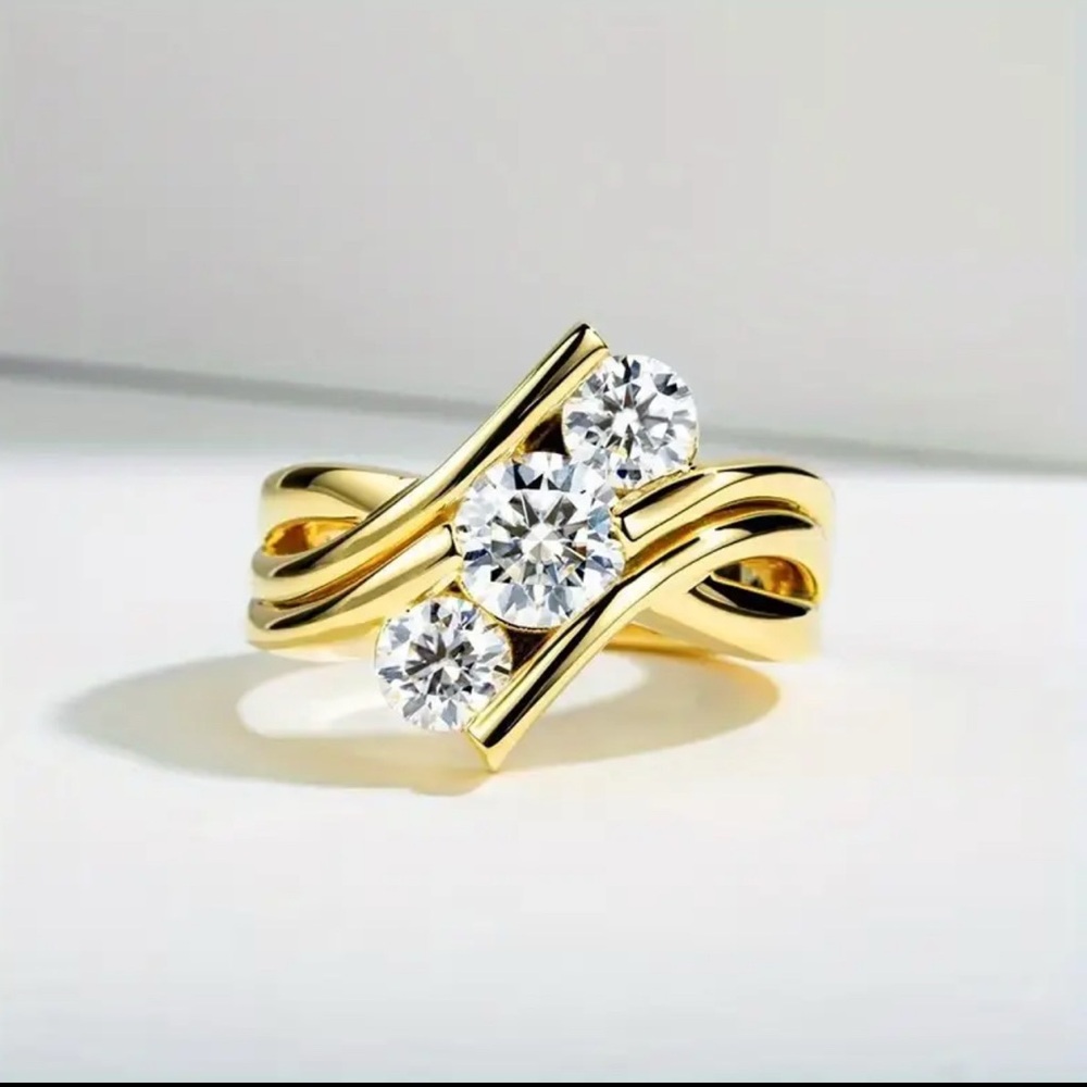 3 stone 2 carats wedding band. S 925 gold plated size 7